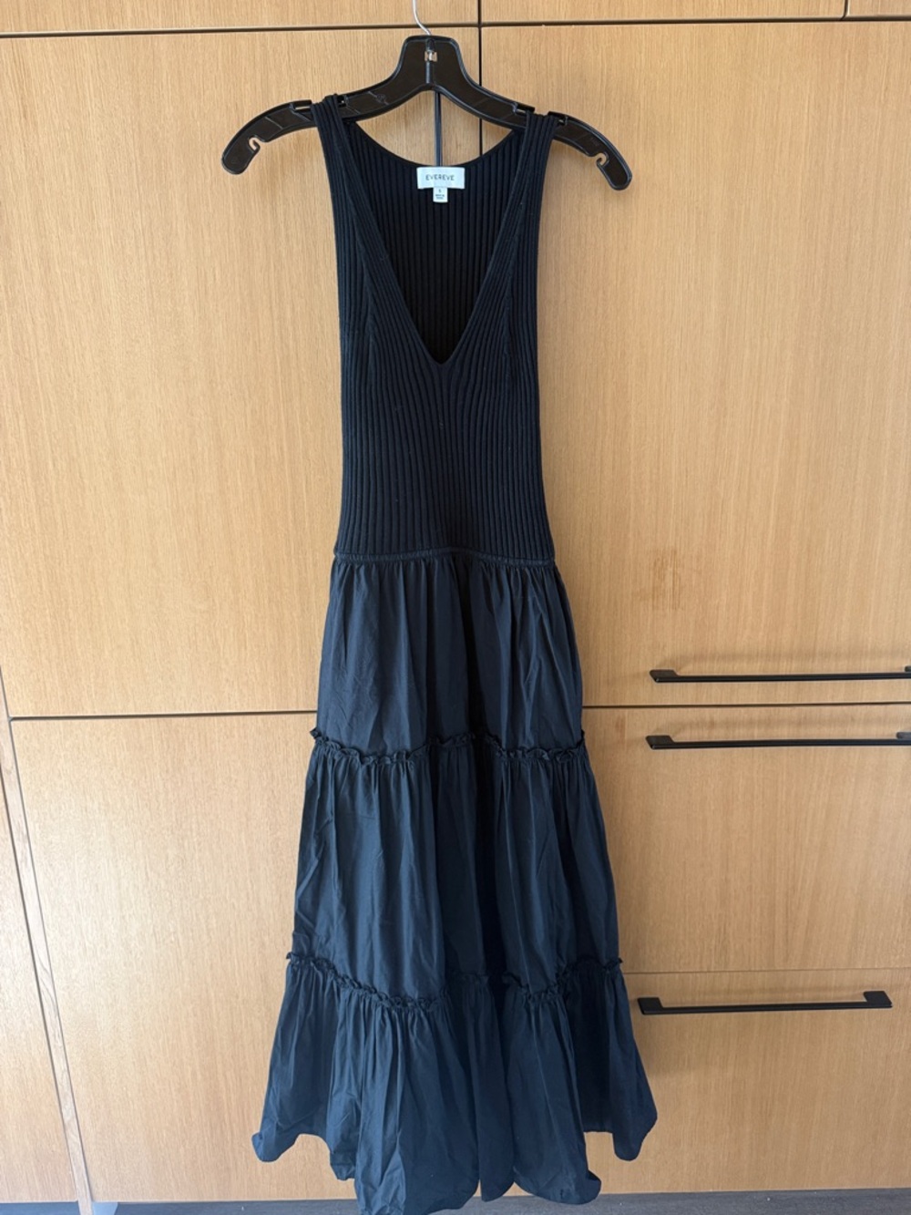 Evereve Arya V Neck Sleeveless Long Black Dress Womens Size Small - Picture 2 of 9